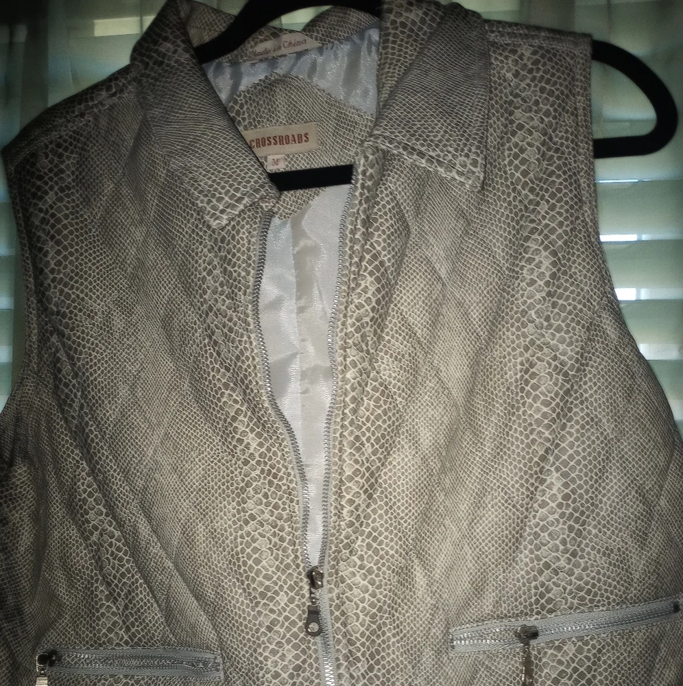 Vest - Picture 2 of 3